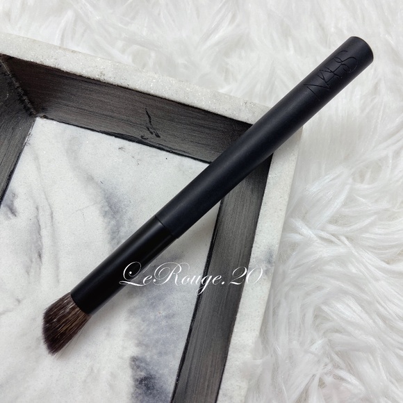 Nars travel size mini 43 eyeshadow brush - Picture 1 of 5